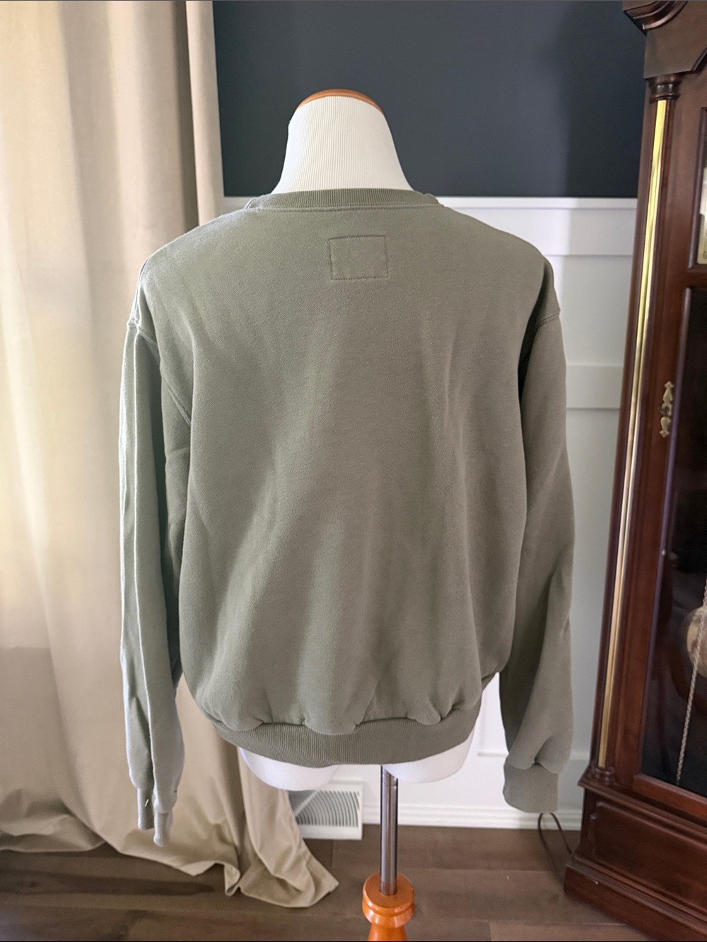 💘Abercrombie & Fitch Women's Crewneck Sweatshirt in Olive - Picture 3 of 4
